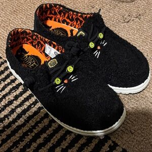Women’s HEYDUDE Wendy Black Cat Size 10